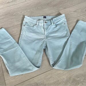 Women’s sky (light) blue legging jeans